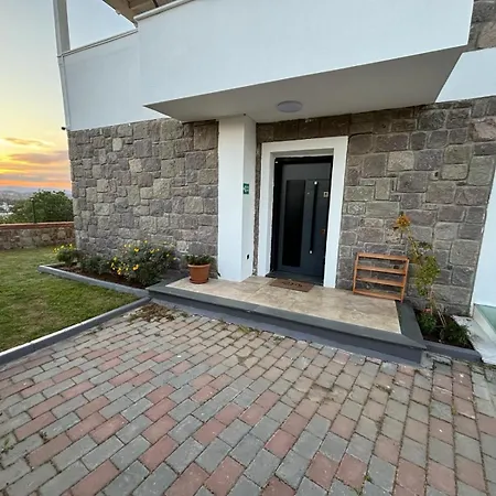 A Ortakentyahsi Villa *